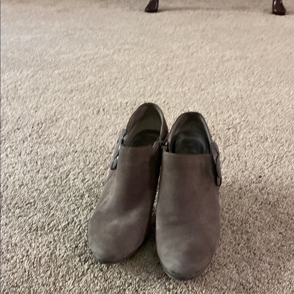 Anne Klein Brown Suede Heels